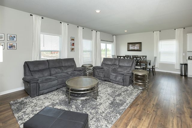 6828 NW 106th Street, Johnston, IA 50131