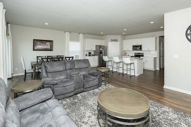 6828 NW 106th Street, Johnston, IA 50131