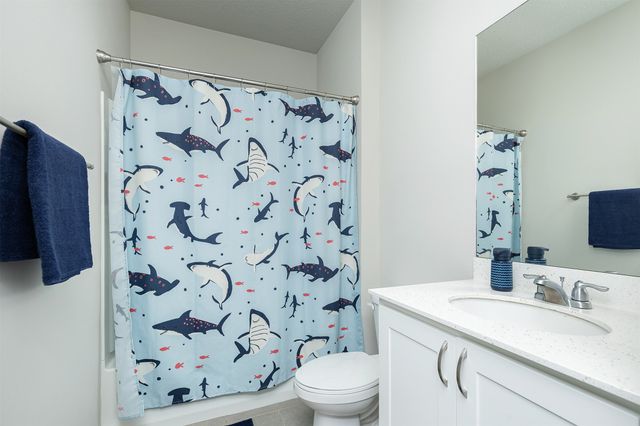 6828 NW 106th Street, Johnston, IA 50131