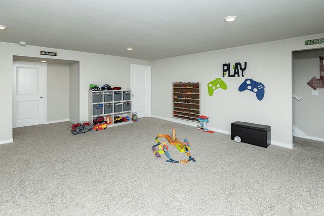 6828 NW 106th Street, Johnston, IA 50131