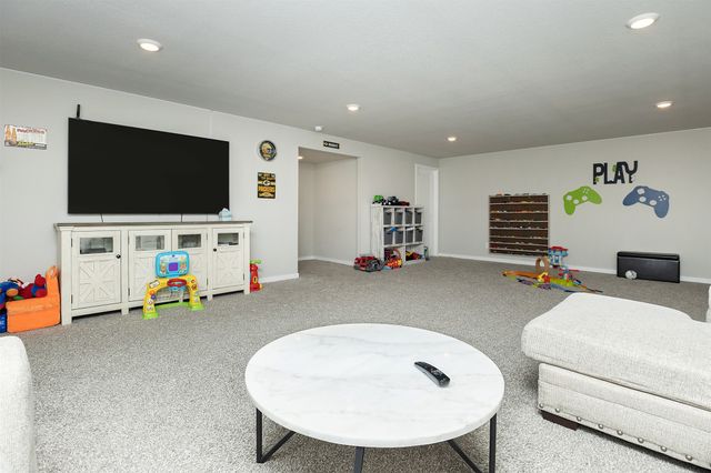 6828 NW 106th Street, Johnston, IA 50131