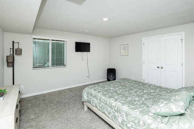 6828 NW 106th Street, Johnston, IA 50131