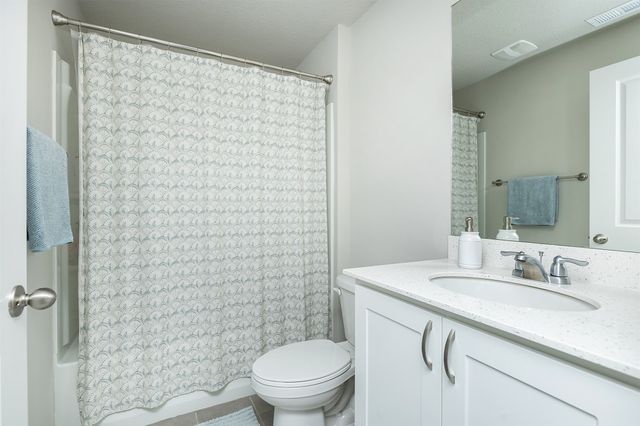 6828 NW 106th Street, Johnston, IA 50131