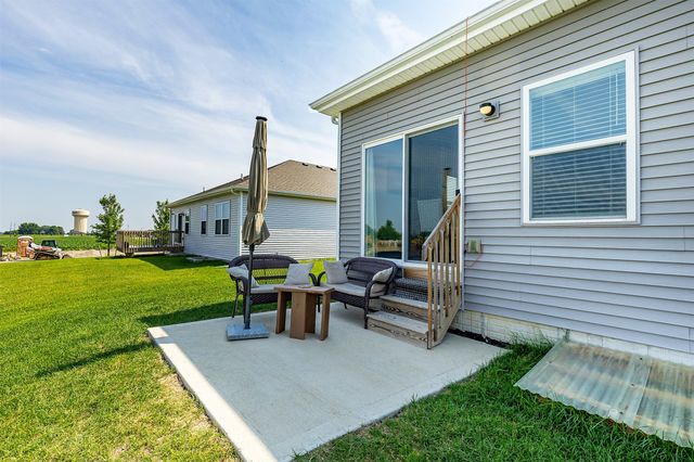 6828 NW 106th Street, Johnston, IA 50131