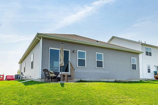 6828 NW 106th Street, Johnston, IA 50131