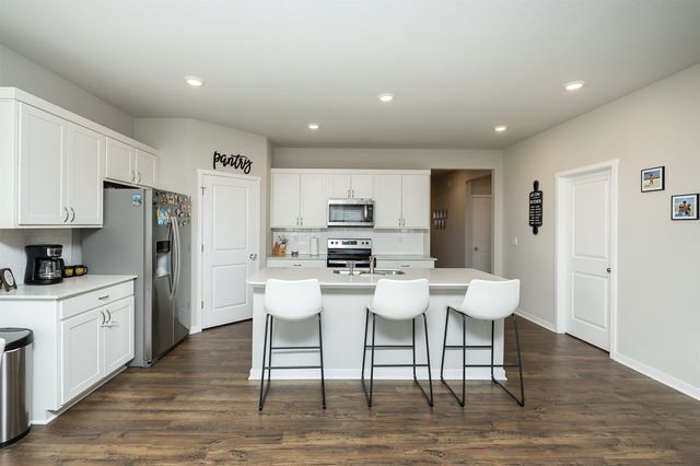 6828 NW 106th Street, Johnston, IA 50131