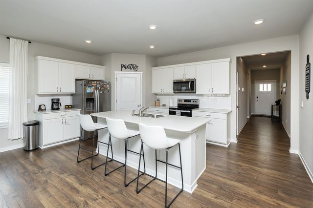 6828 NW 106th Street, Johnston, IA 50131