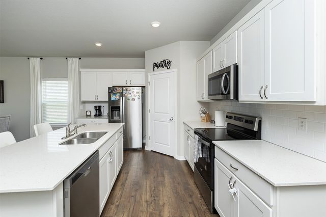 6828 NW 106th Street, Johnston, IA 50131