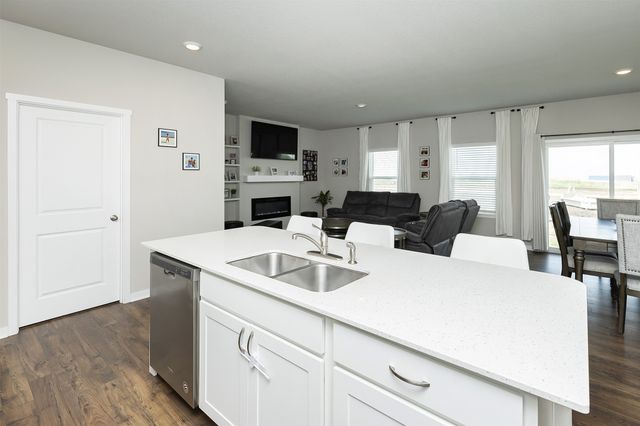 6828 NW 106th Street, Johnston, IA 50131