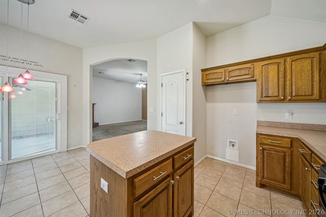 1810 Walnut Hill Lane, Claremore, OK 74019