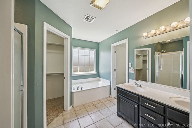 1810 Walnut Hill Lane, Claremore, OK 74019