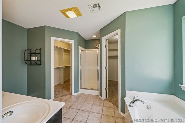 1810 Walnut Hill Lane, Claremore, OK 74019