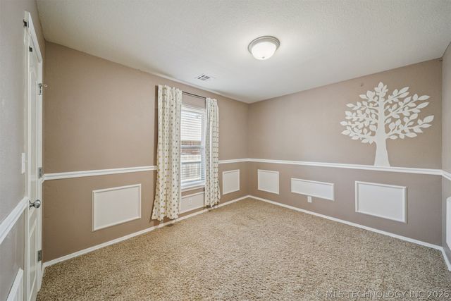 1810 Walnut Hill Lane, Claremore, OK 74019