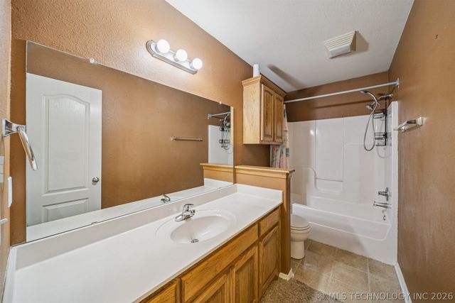 1810 Walnut Hill Lane, Claremore, OK 74019