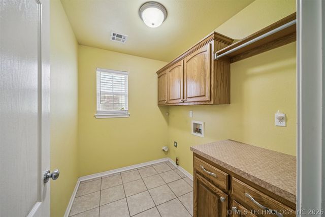 1810 Walnut Hill Lane, Claremore, OK 74019