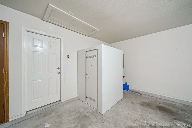 1810 Walnut Hill Lane, Claremore, OK 74019