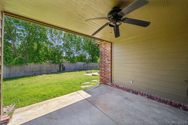 1810 Walnut Hill Lane, Claremore, OK 74019