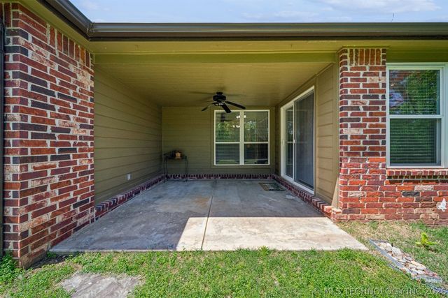 1810 Walnut Hill Lane, Claremore, OK 74019