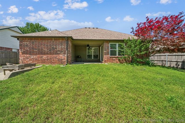 1810 Walnut Hill Lane, Claremore, OK 74019