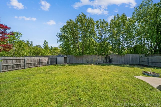 1810 Walnut Hill Lane, Claremore, OK 74019
