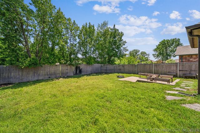 1810 Walnut Hill Lane, Claremore, OK 74019