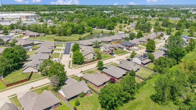 1810 Walnut Hill Lane, Claremore, OK 74019