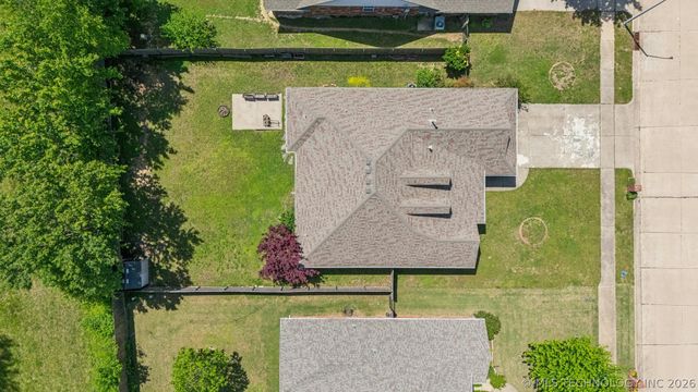 1810 Walnut Hill Lane, Claremore, OK 74019