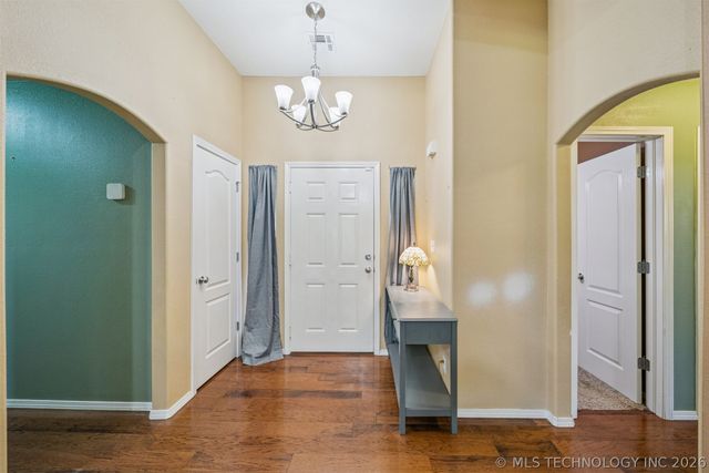 1810 Walnut Hill Lane, Claremore, OK 74019
