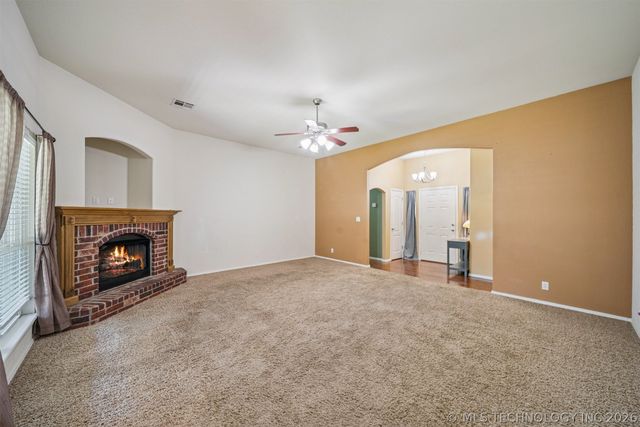 1810 Walnut Hill Lane, Claremore, OK 74019