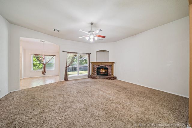1810 Walnut Hill Lane, Claremore, OK 74019