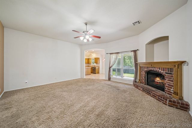 1810 Walnut Hill Lane, Claremore, OK 74019