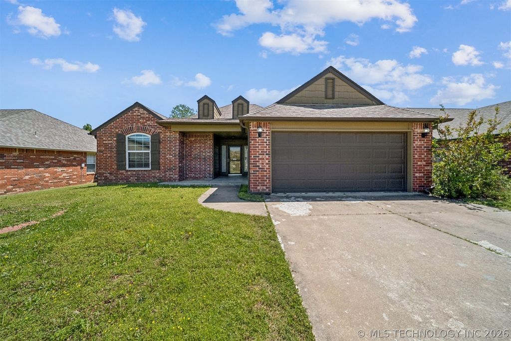 1810 Walnut Hill Lane, Claremore, OK 74019