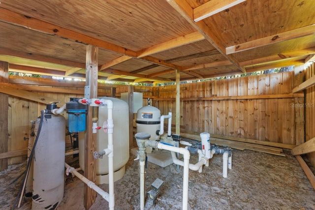 590 LAKE WINNEMISSETT DRIVE, Deland, FL 32724