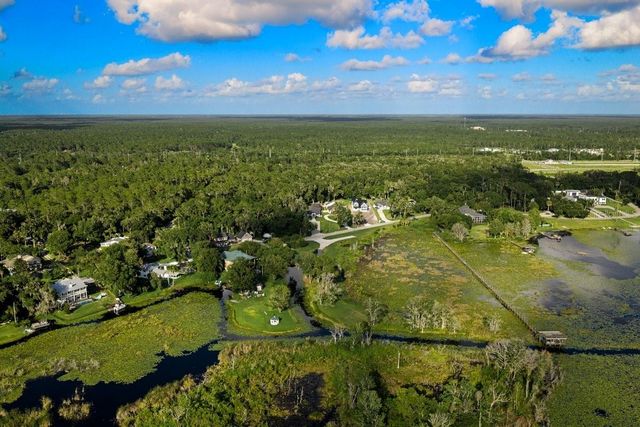 590 LAKE WINNEMISSETT DRIVE, Deland, FL 32724