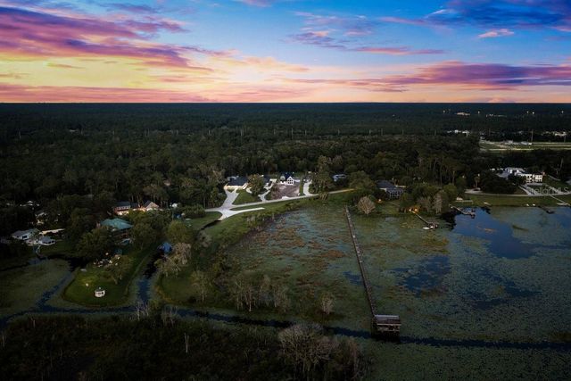 590 LAKE WINNEMISSETT DRIVE, Deland, FL 32724