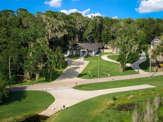 590 LAKE WINNEMISSETT DRIVE, Deland, FL 32724
