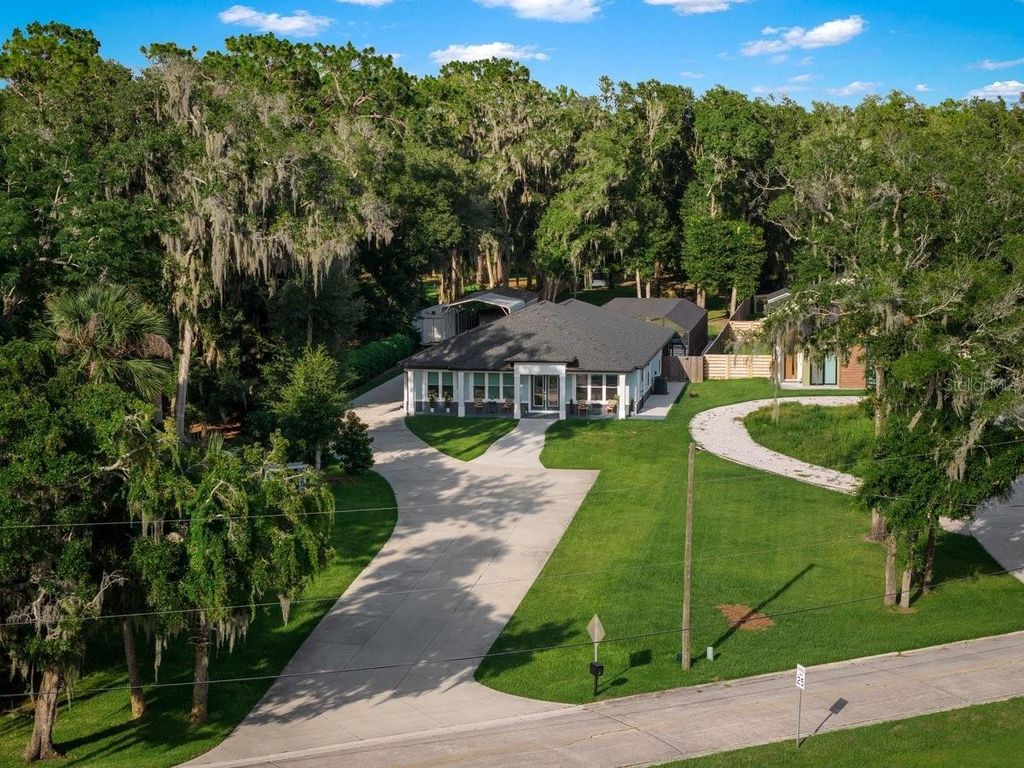 590 LAKE WINNEMISSETT DRIVE, Deland, FL 32724