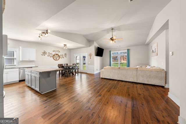 529 North Point Circle, Hartwell, GA 30643