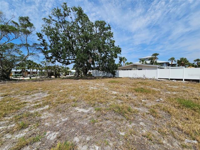 AVENIDA LEONA, Sarasota, FL 34242