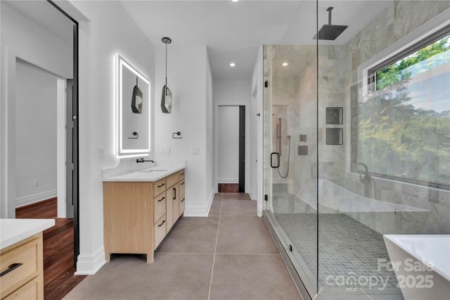 111 Wrenwood Lane, Charlotte, NC 28211