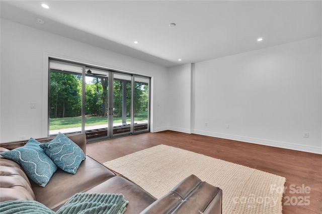 111 Wrenwood Lane, Charlotte, NC 28211