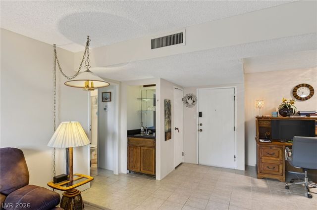750 Royal Crest Circle 354, Las Vegas, NV 89169