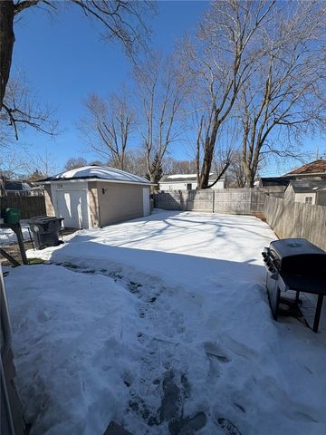 39 Mawney Avenue, Warwick, RI 02889
