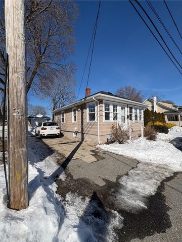 39 Mawney Avenue, Warwick, RI 02889