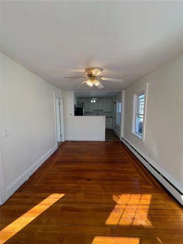 39 Mawney Avenue, Warwick, RI 02889