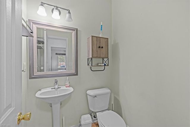 725 Beach RD, Hampton, VA 23664