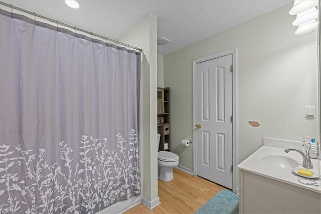 725 Beach RD, Hampton, VA 23664