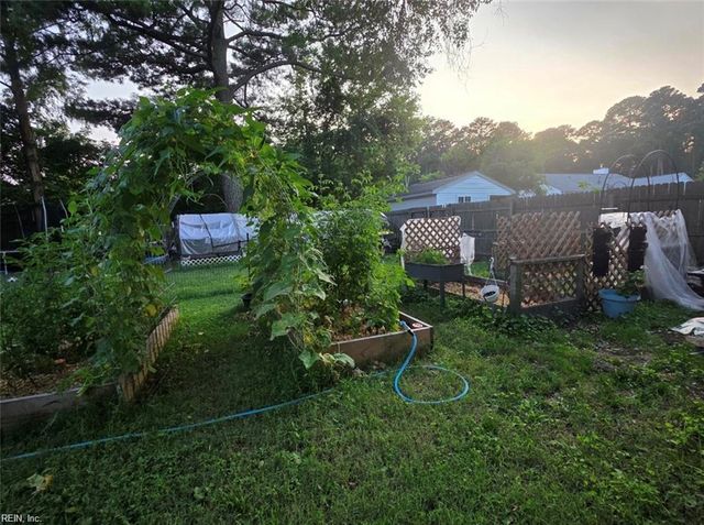 725 Beach RD, Hampton, VA 23664