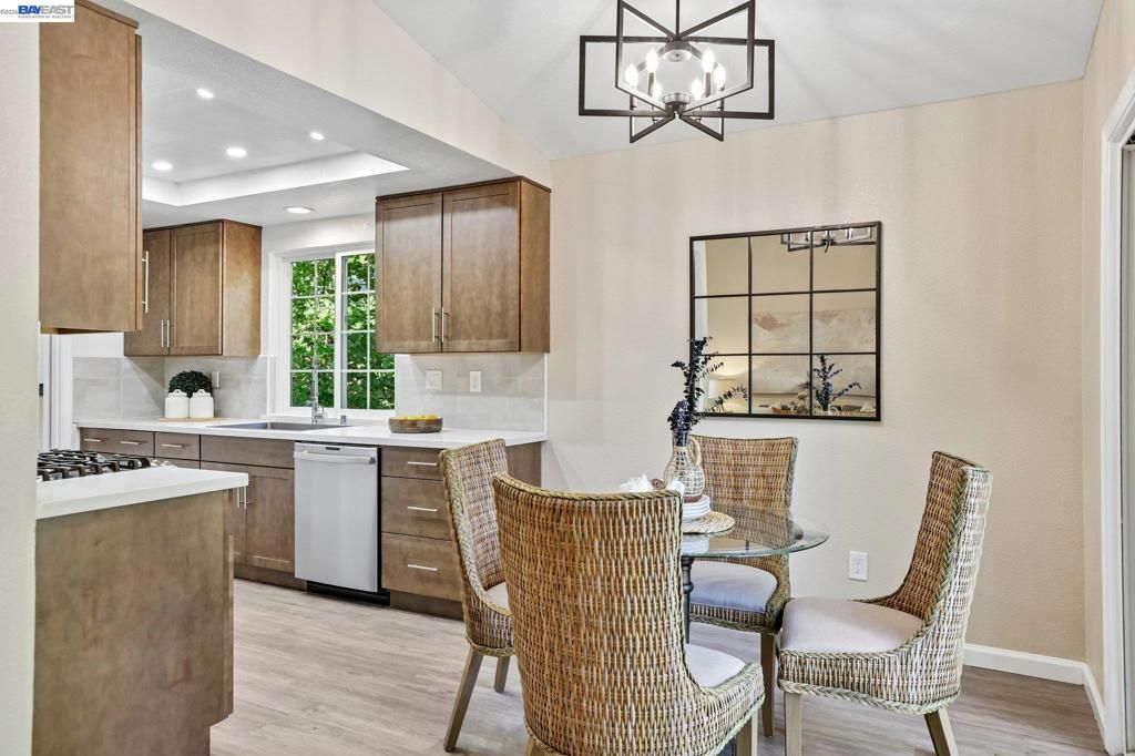 Image 12 of property listing at 498 Freitas Rd, Danville, CA 94526