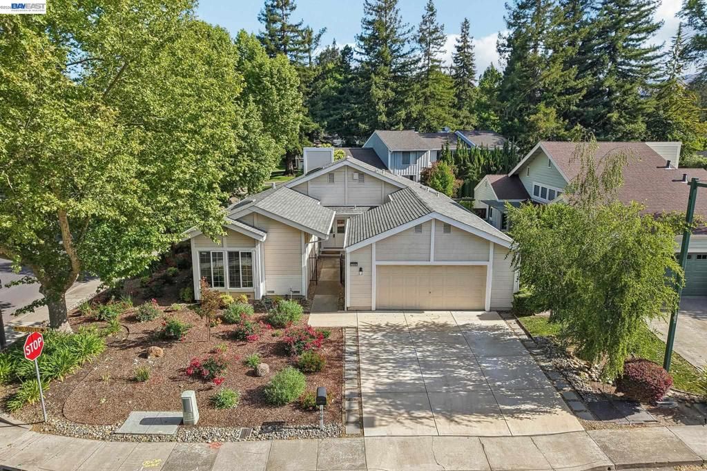 Image 2 of property listing at 498 Freitas Rd, Danville, CA 94526